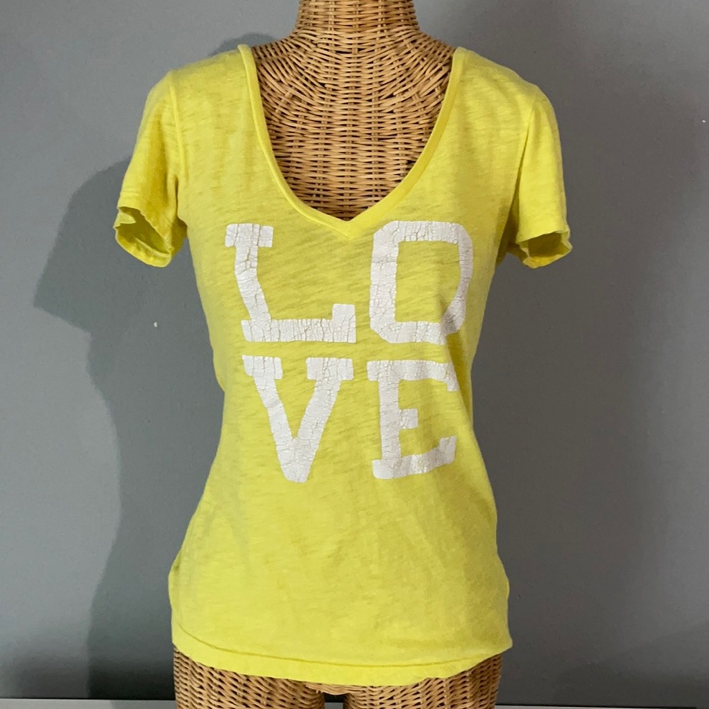 LOVE tee 💛